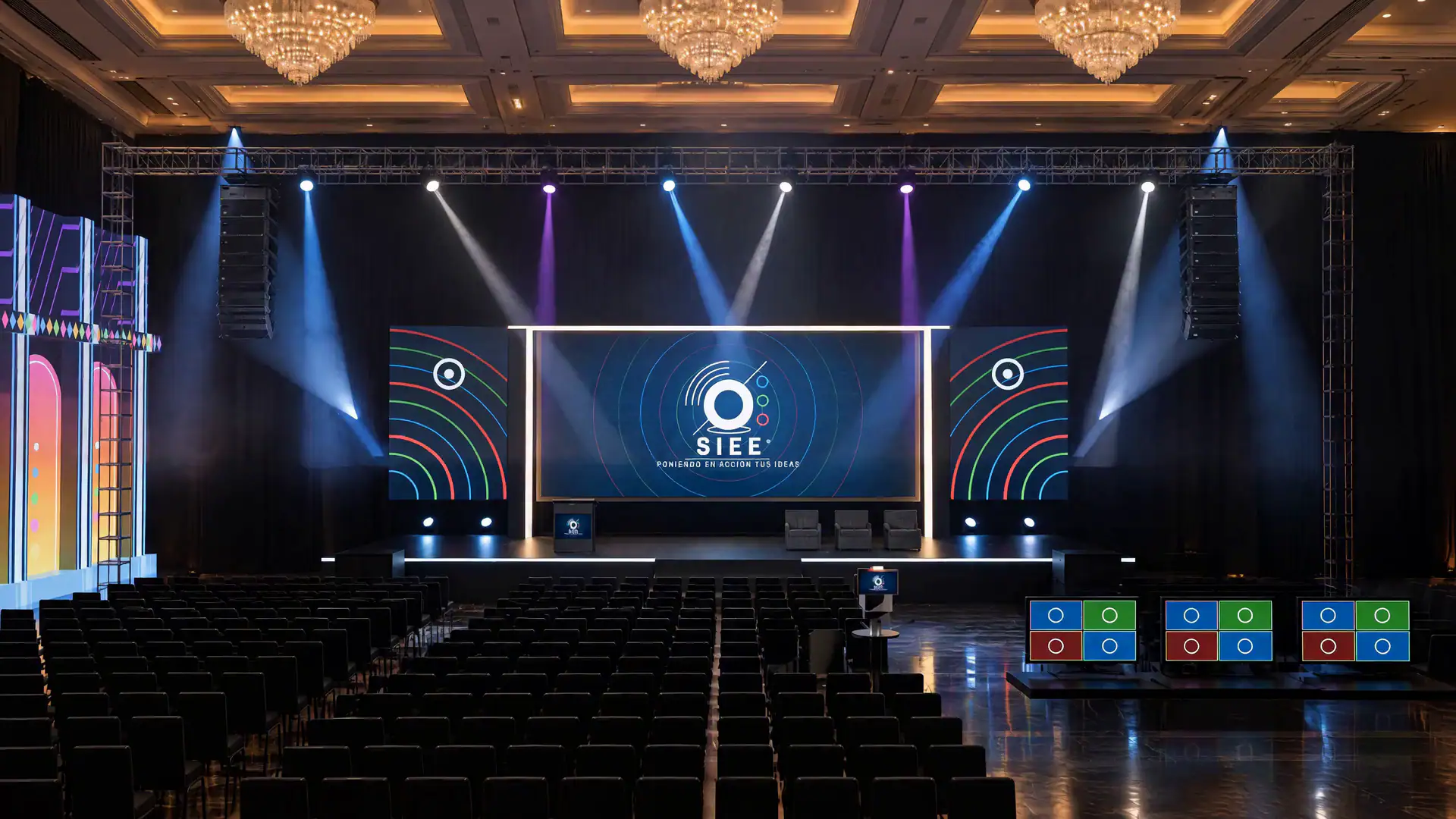 Escenario de un evento de SIEE con muro LED, line array, truss con cabezas móviles y pared con mapping